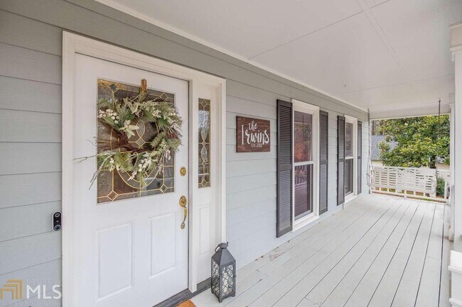 Building Photo - 2574 Oak Village Pl NE