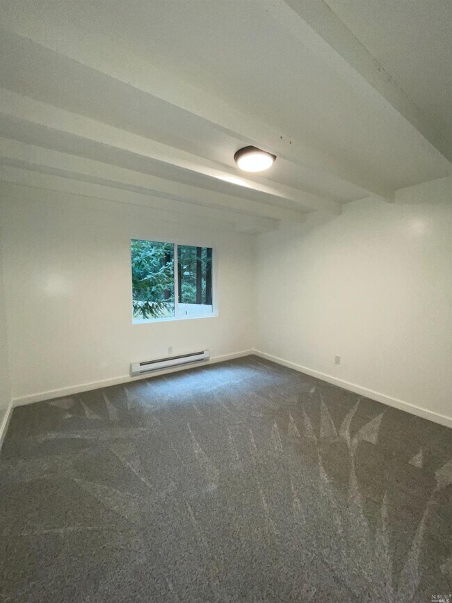 Foto del edificio - 15090 Rio Nido Rd