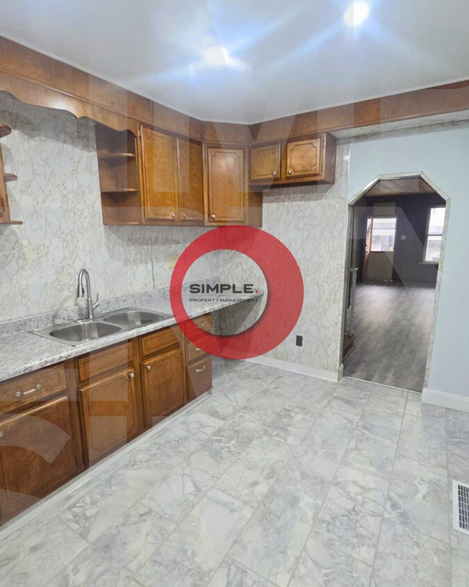 5 Bedroom 1.5 bath house - 5 Bedroom 1.5 bath house