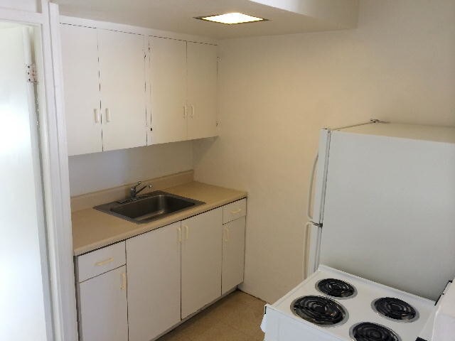 Building Photo - IOLANI TERRACE 1/1/1 lanai, coin laundry