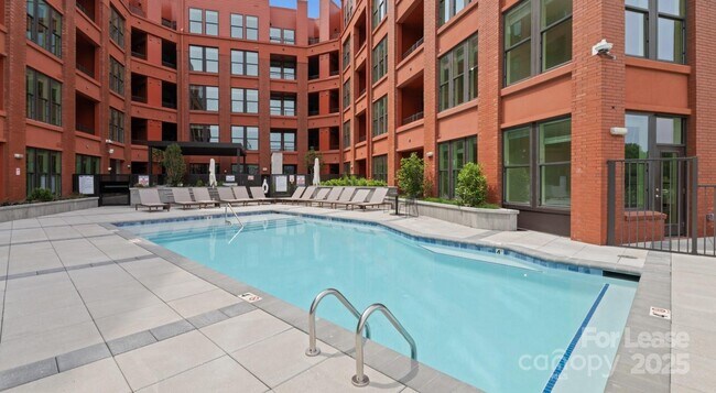 Foto del edificio - 300 E 36th St