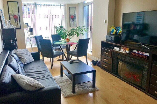 Photo du bâtiment - 500 Queens Quay W