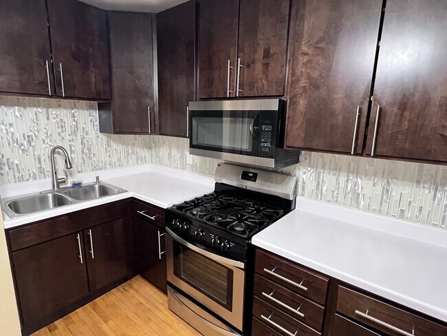 Foto del edificio - 2330 N Lockwood Ave