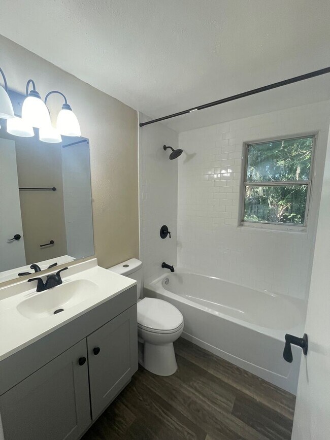 Foto del edificio - 3 Bed 1 Bath Home | Pet Friendly | Washer ...