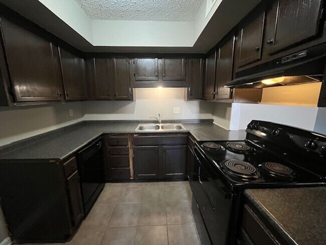 Building Photo - Renovated 3 Bedroom 2.5 Home for Rent!