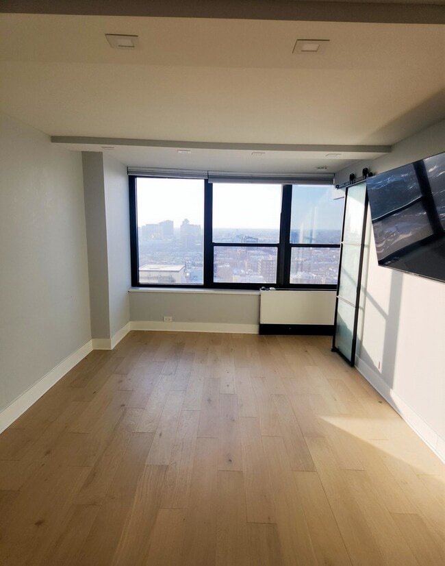 Foto del edificio - 1560 N Sandburg Terrace