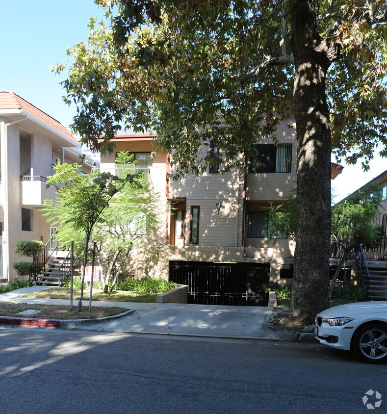 Building Photo - 621 N Kenwood St