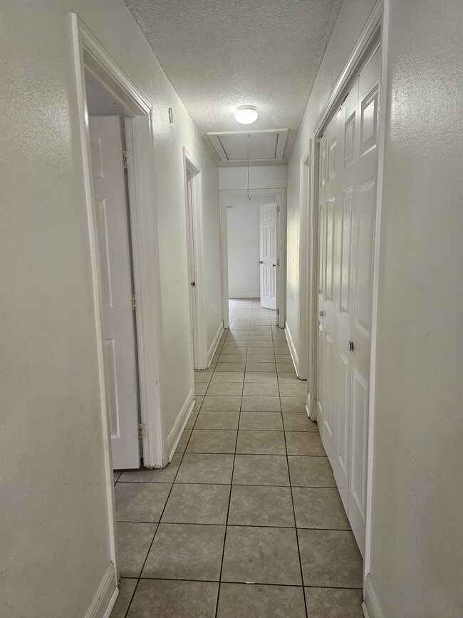 Foto del edificio - 13973 Azalea Park Ave