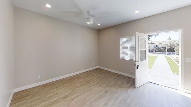 Foto del edificio - 4BD/2BA, Private Yard! (Lease out, pending signatures. Check back in a few days!)
