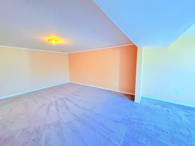 Building Photo - CENTRALLY LOCATED TOWNHOUSE - STAFFORD