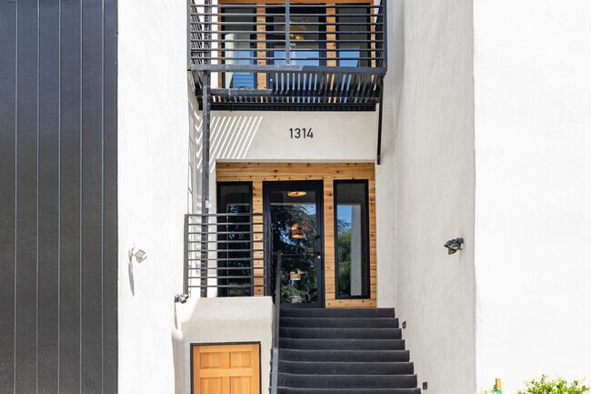 Entrance - SUT - 1314 Sutherland St