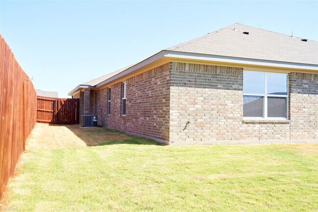 Building Photo - 3 br, 2 bath Duplex - 201 Appalachian Trl B