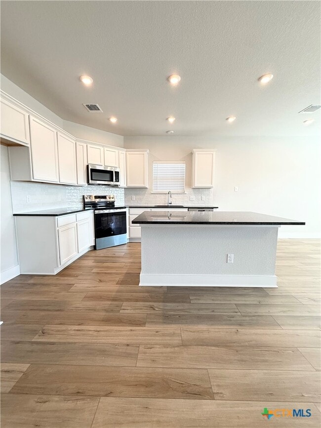 Foto del edificio - 4561 Allison Dr