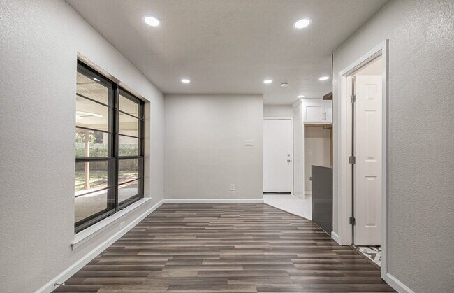 Foto del edificio - 9223 Ridgeland St