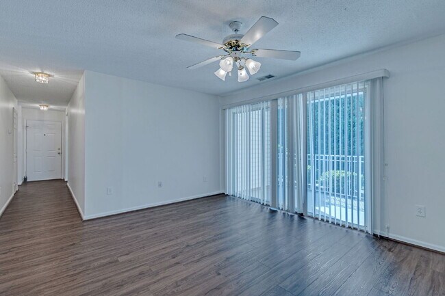 Building Photo - Welcome to Parkview Condos! This beautiful...