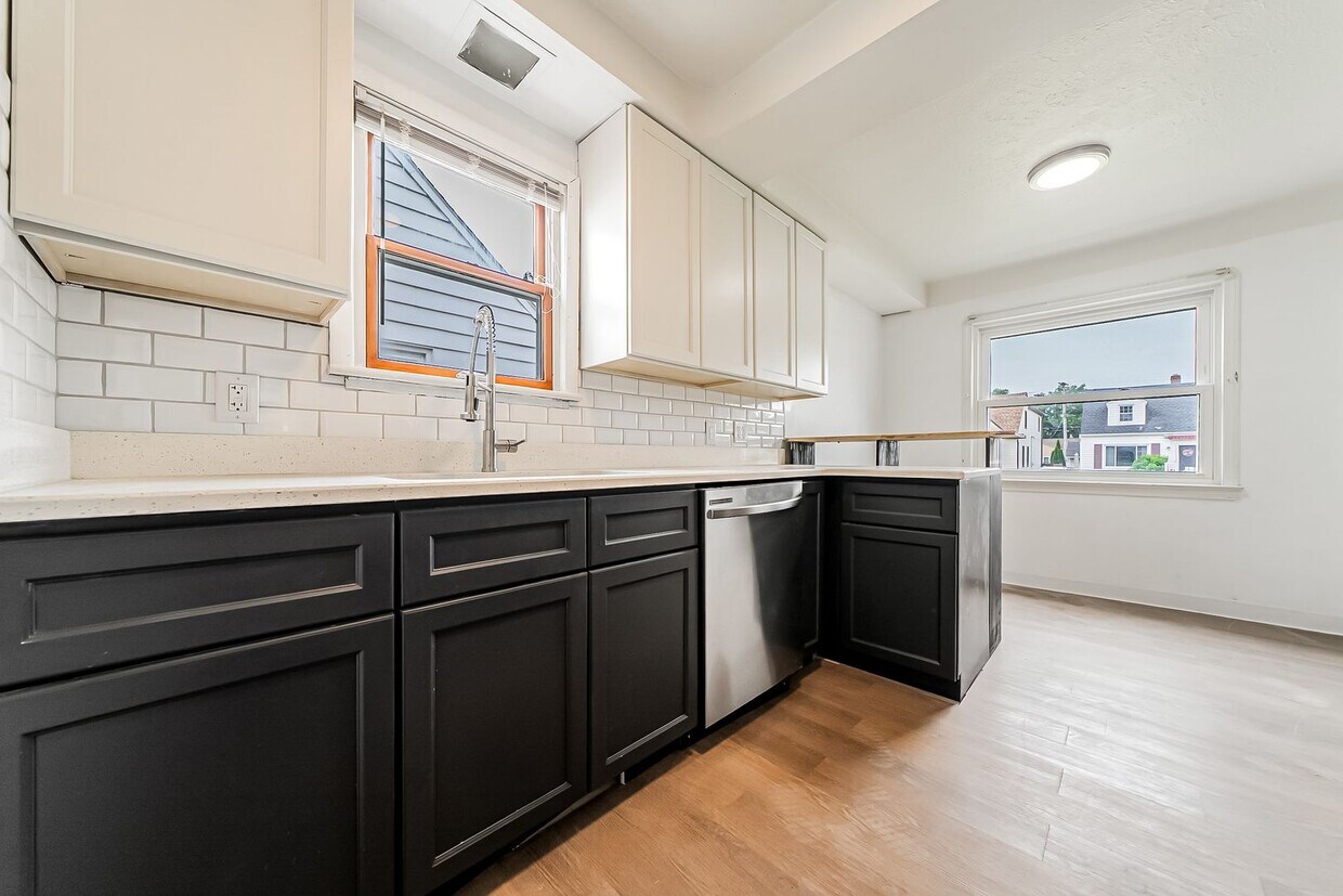 Foto principal - Beautiful 3 beds, 1.5 bathroom home with b...