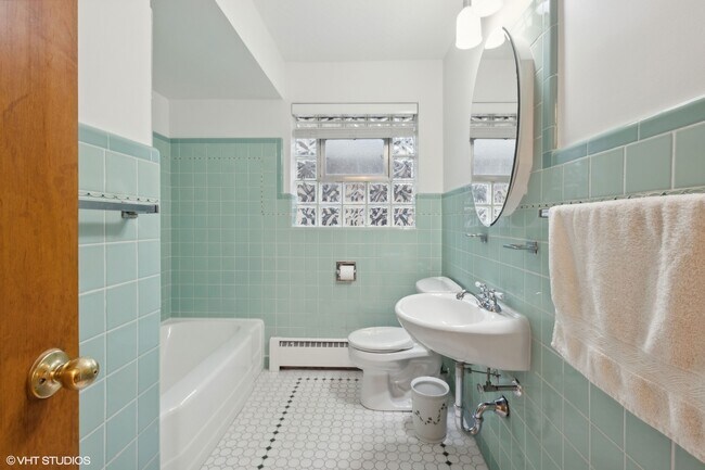 Building Photo - 305 N Edgewood Ave