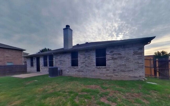 Building Photo - AVAILABLE NOW READY TO MOVE IN