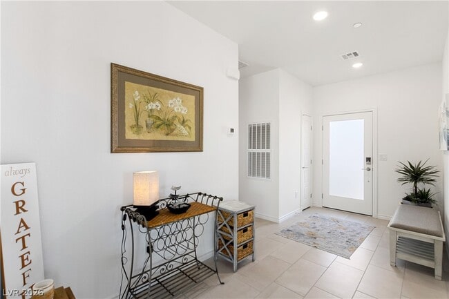 Building Photo - 896 Meadows Ln