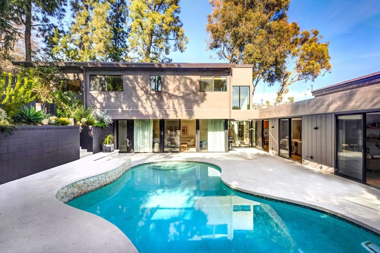 Foto principal - 1933 Redcliff St