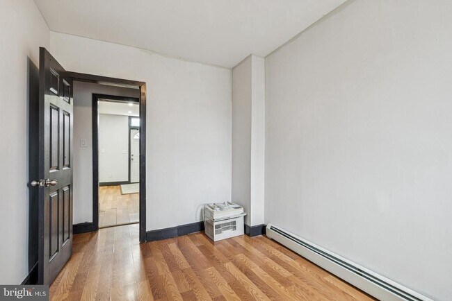 Foto del edificio - 5221 Linden Heights Ave