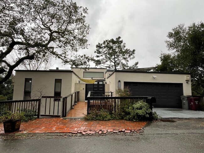 Building Photo - 5425 Leona St
