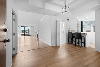 Building Photo - 4454 Ventura Canyon Ave