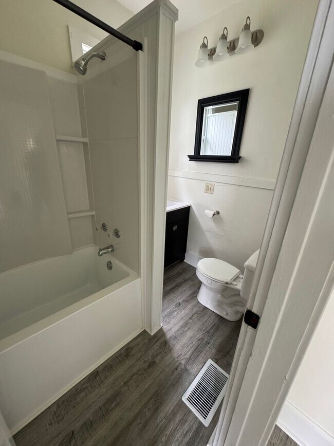 Foto del edificio - Nice 3-Bedroom Home For Rent in Elkhart