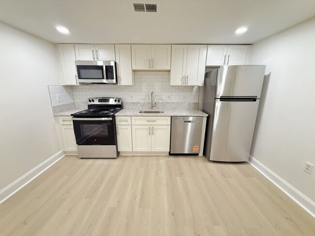 Foto del edificio - 3613 13th St NW