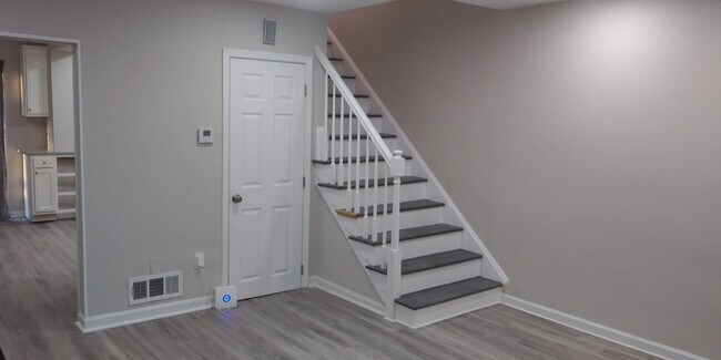 Foto del edificio - 2215 Hawthorne Rd
