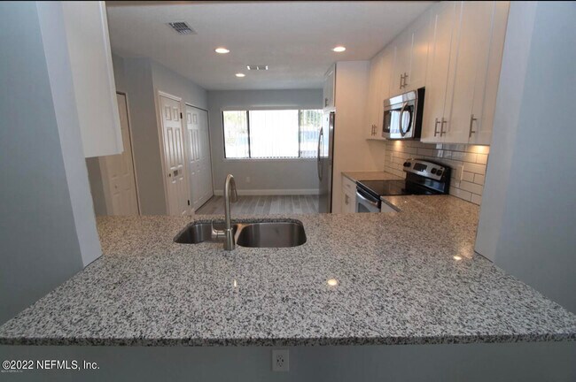 Foto del edificio - 9360 Craven Rd