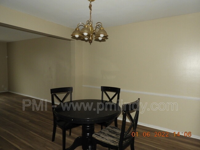 Building Photo - 4004 N Brentwood Dr