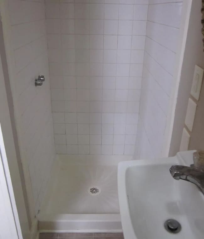 Building Photo - 801 Grace Ave