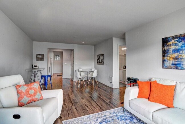Foto del edificio - Furnished Condo with beautiful Lake Union ...