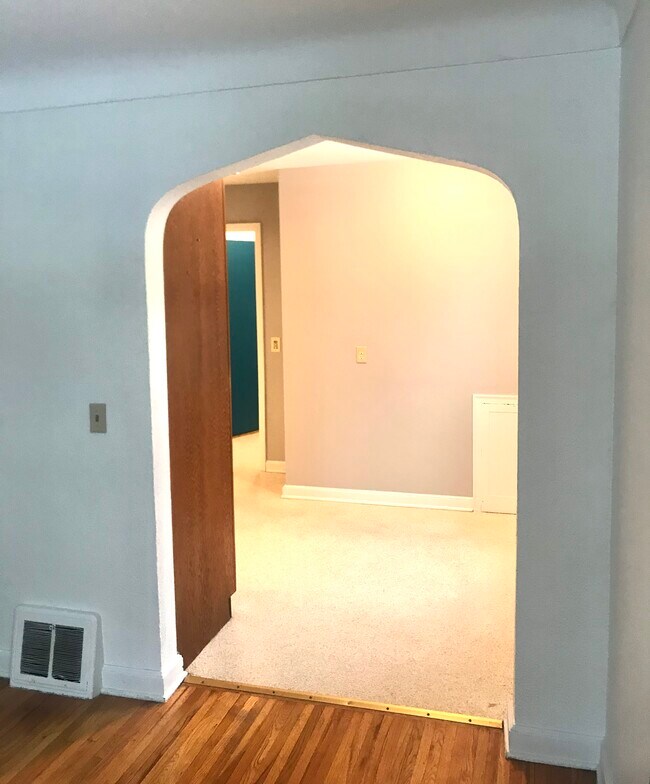 View of eat-in kitchen from living room - 2529 Johnson St NE