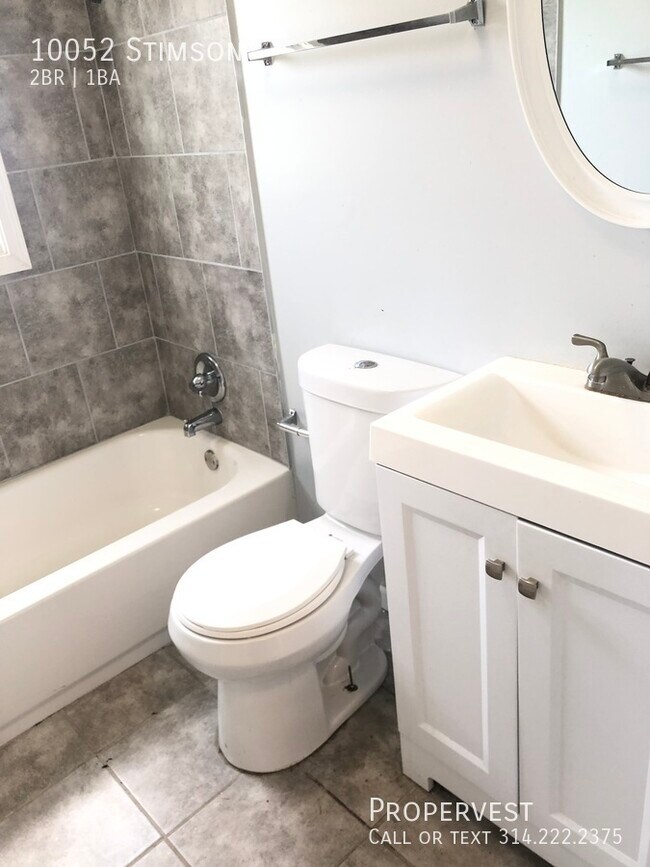 Building Photo - Open-Floor Beautiful Two-Bedroom at Amazin...