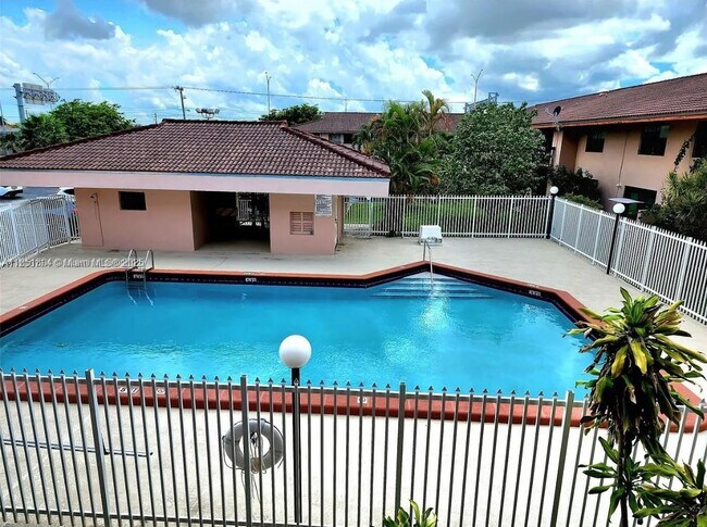 Foto del edificio - 5851 W 20th Ave