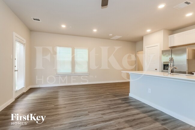 Building Photo - 18306 W Centro Cir