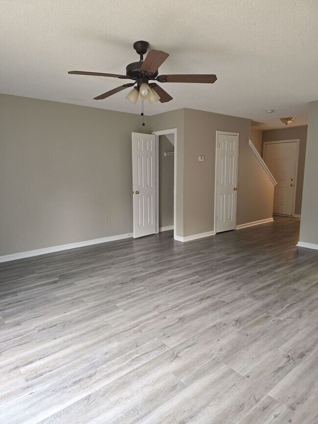 Foto del edificio - 9804 Whitefield Ave