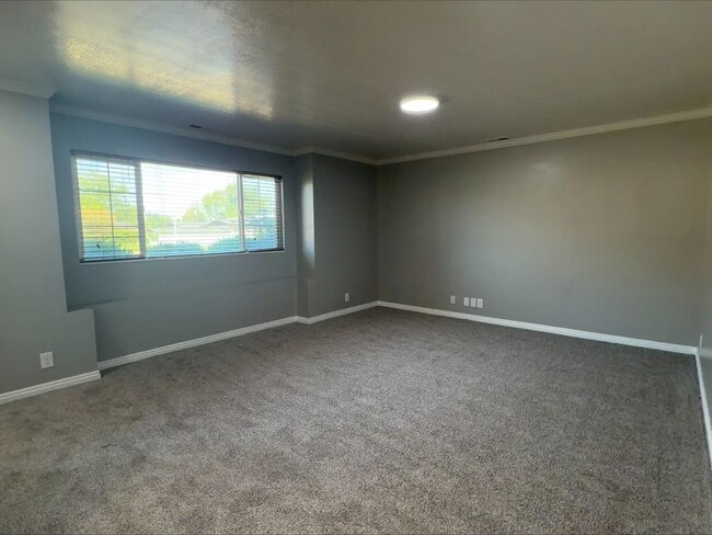 Building Photo - Move In for Less! $1,000 Move-In Credit | 2 Bed 1.5 Bath Condo in Ogden!