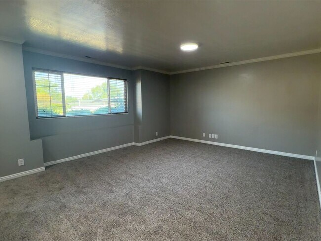 Foto del edificio - Move In for Less! $1,000 Move-In Credit | 2 Bed 1.5 Bath Condo in Ogden!