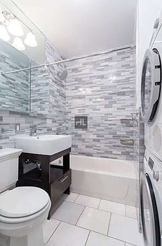 Building Photo - HUDSON ST.