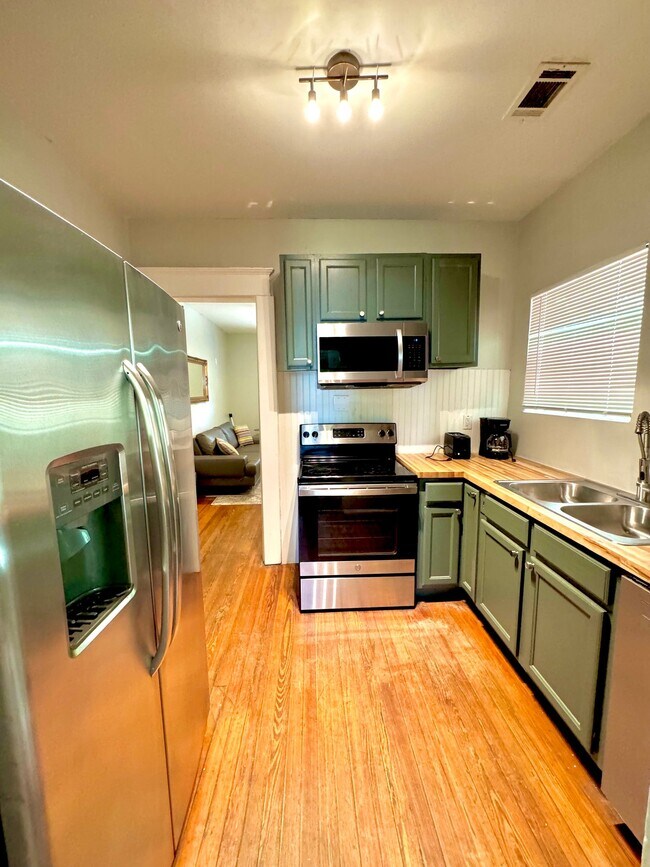 Foto del edificio - 658 Cascade Ave SW