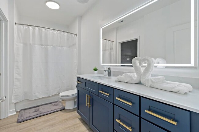 Building Photo - 205 S Kings Dr