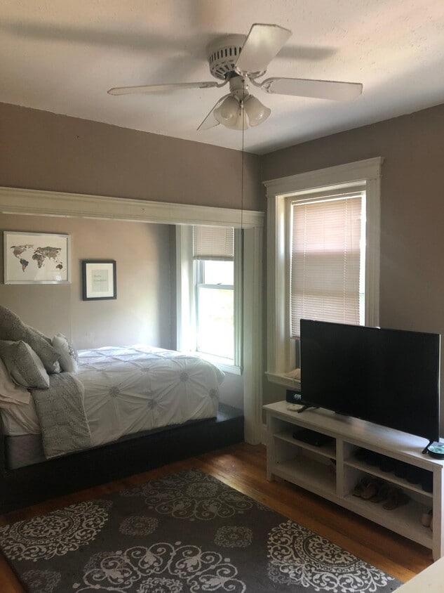 Primary Photo - 211 Park Dr