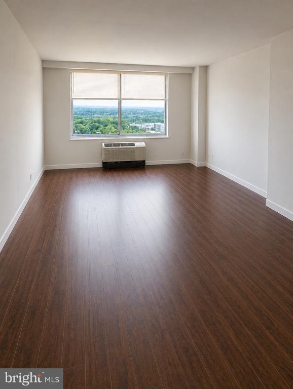 Foto del edificio - 9701 Fields Rd