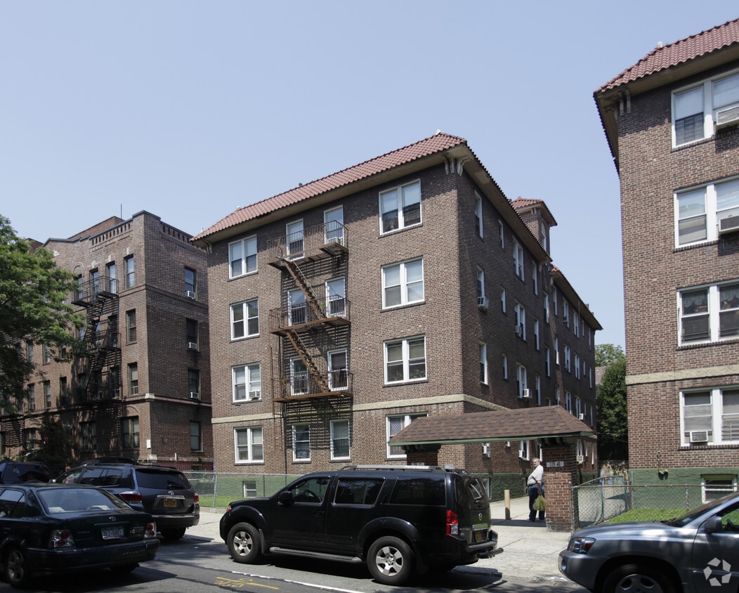 11837 Metropolitan Ave, Kew Gardens, NY 11415 Apartments in Kew Gardens, NY