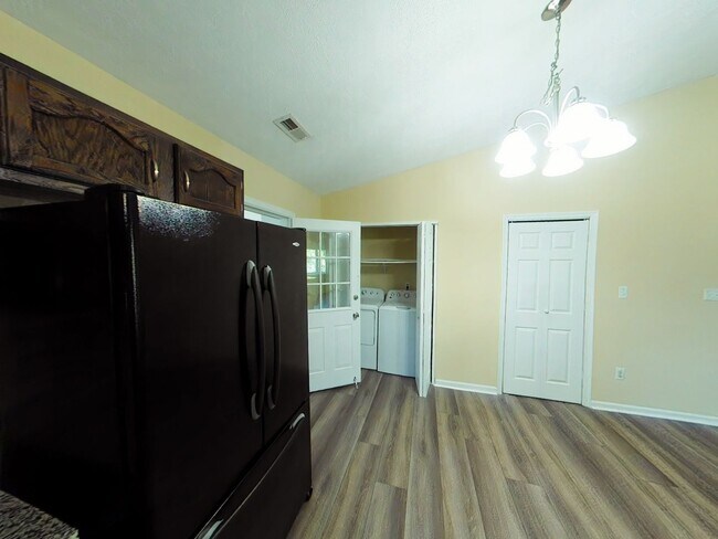 Foto del edificio - Upgraded 4 bedrooms Raintree Villas Ranch ...