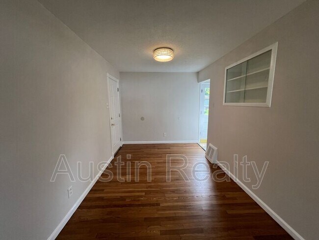Foto del edificio - 1050 Wycomb Dr