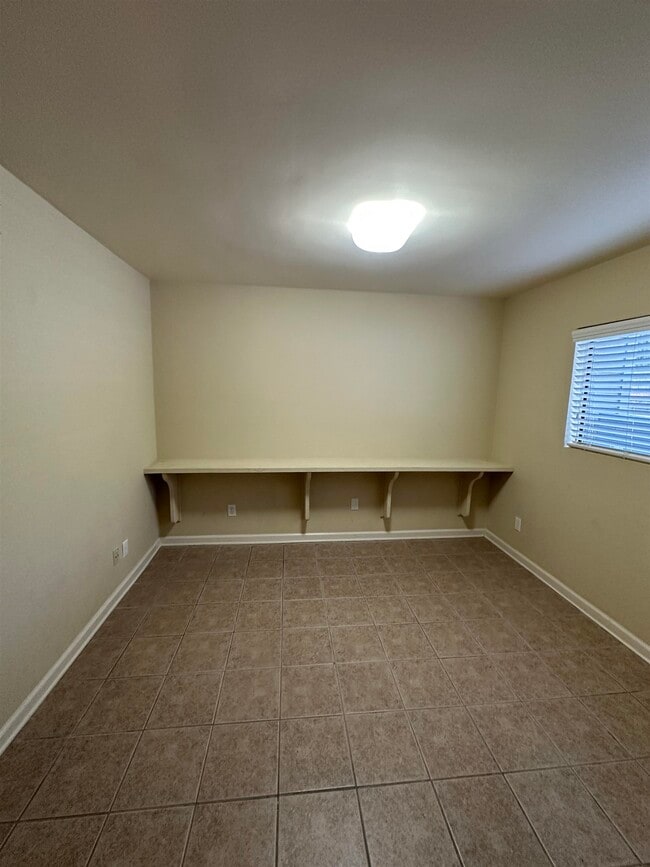 Building Photo - 1837 Gray Ridge Cove